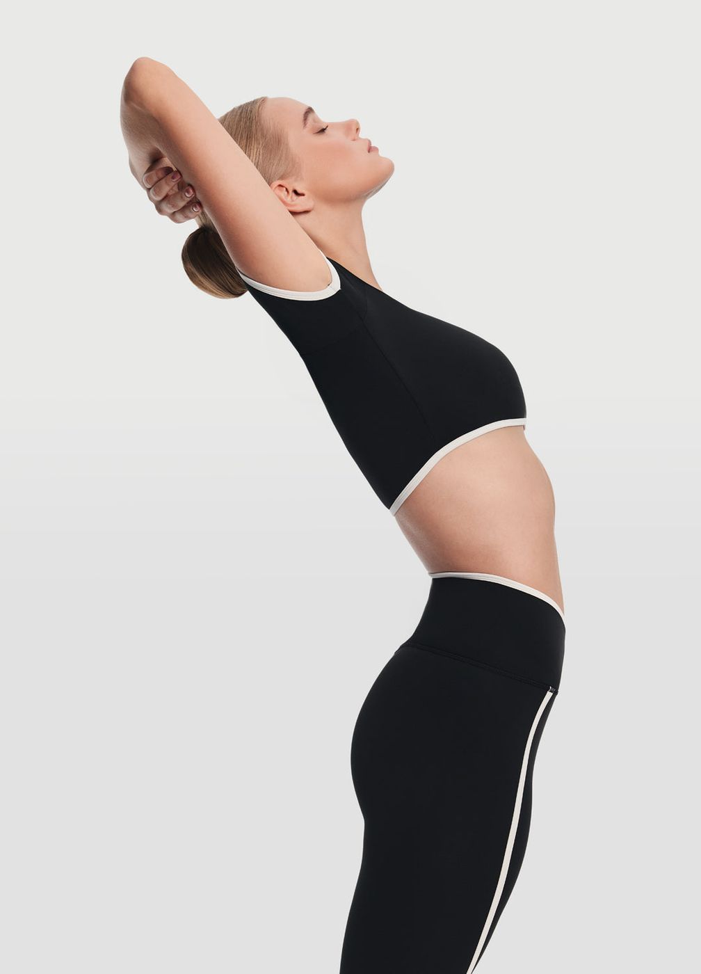 Casual Cropped T-shirt in Black, second view