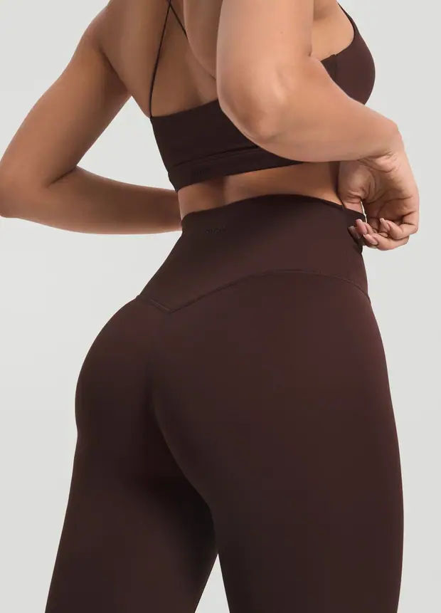 High-waisted ⅞ Leggings in Chocolate, front view