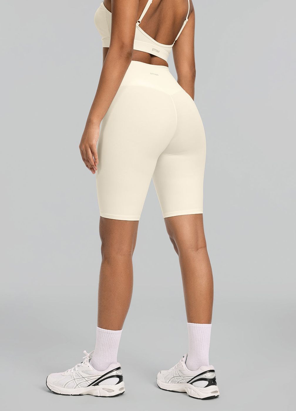 High-waisted Bike Shorts in Creamy Vanilla, detail