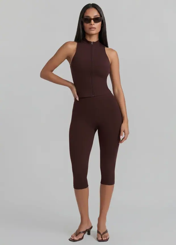High-waisted Capri Leggings in Chocolate, front view