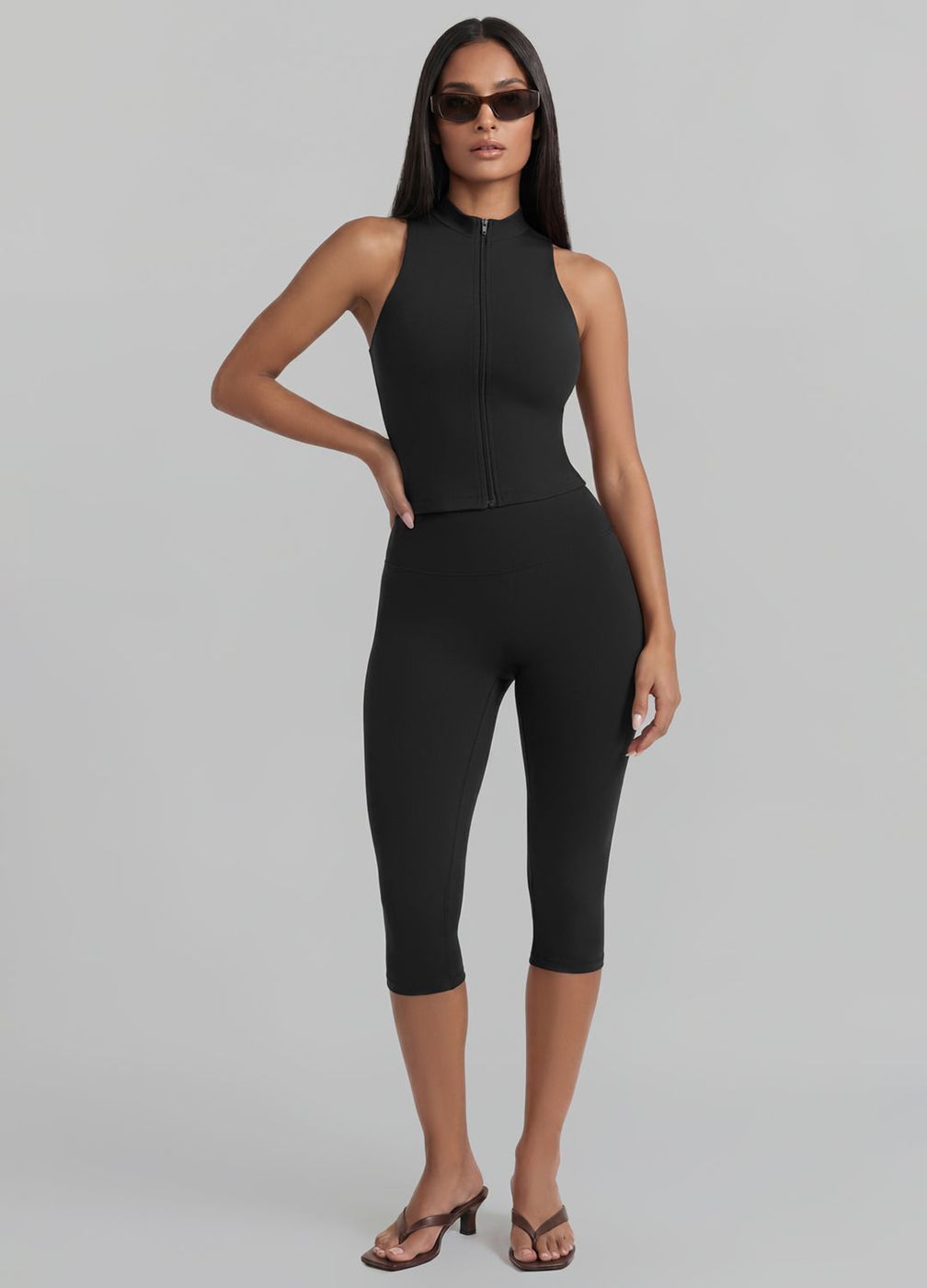 High-waisted Capri Leggings in Black, front view