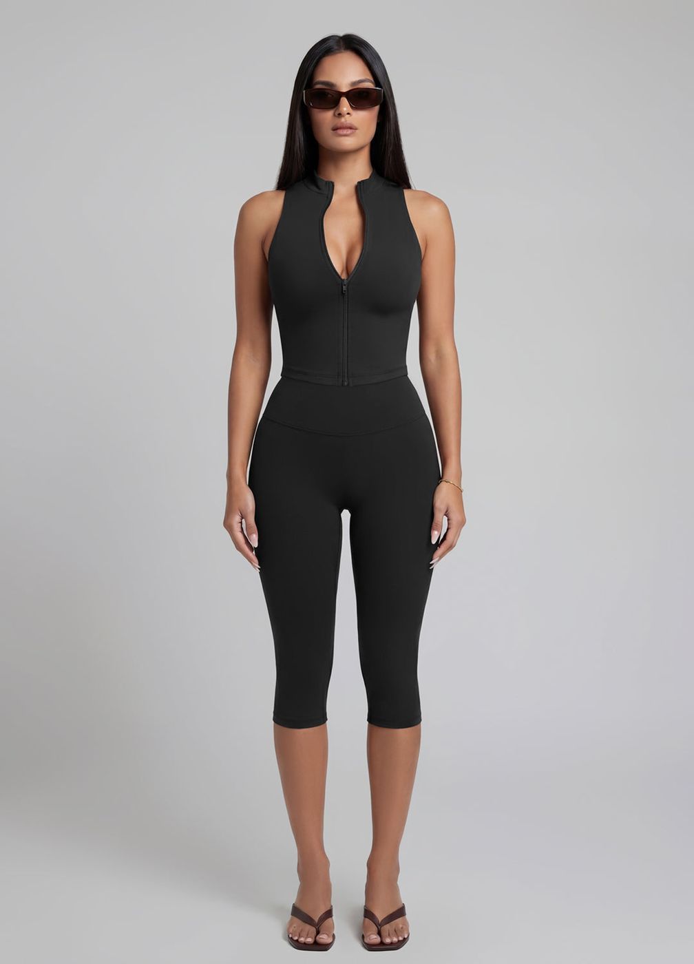 High-waisted Capri Leggings in Black, second view