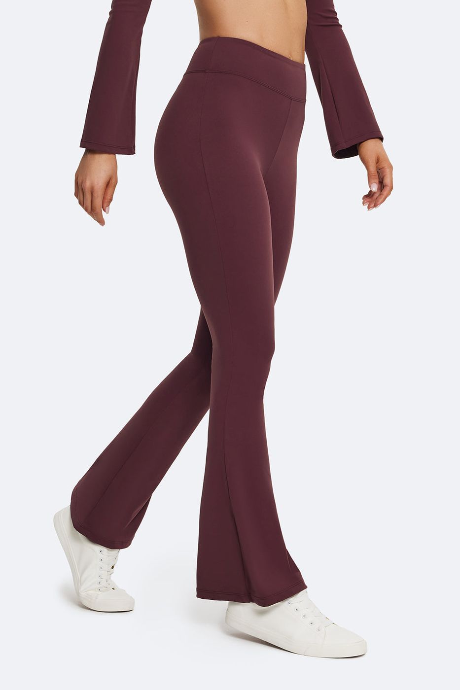 High-waisted Flared Leggings in Burgundy, detail