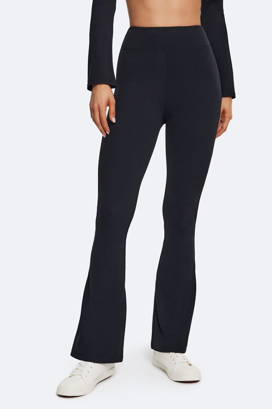 High-waisted Flared Leggings in Black, detail