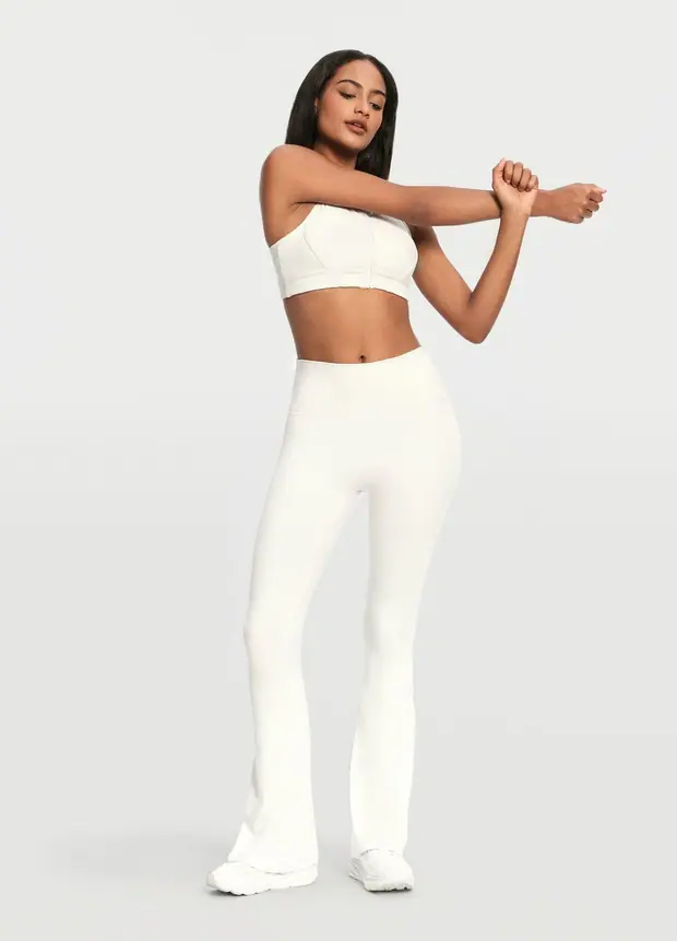High-waisted Foxy Flare Leggings in White, front view