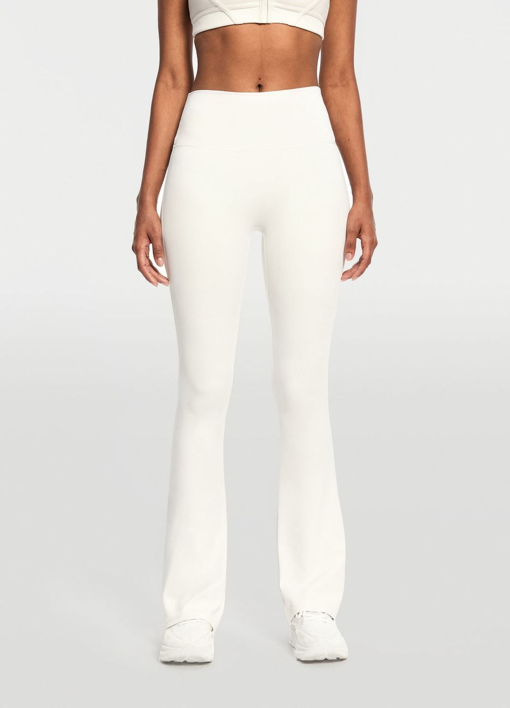 High-waisted Foxy Flare Leggings in White, detail