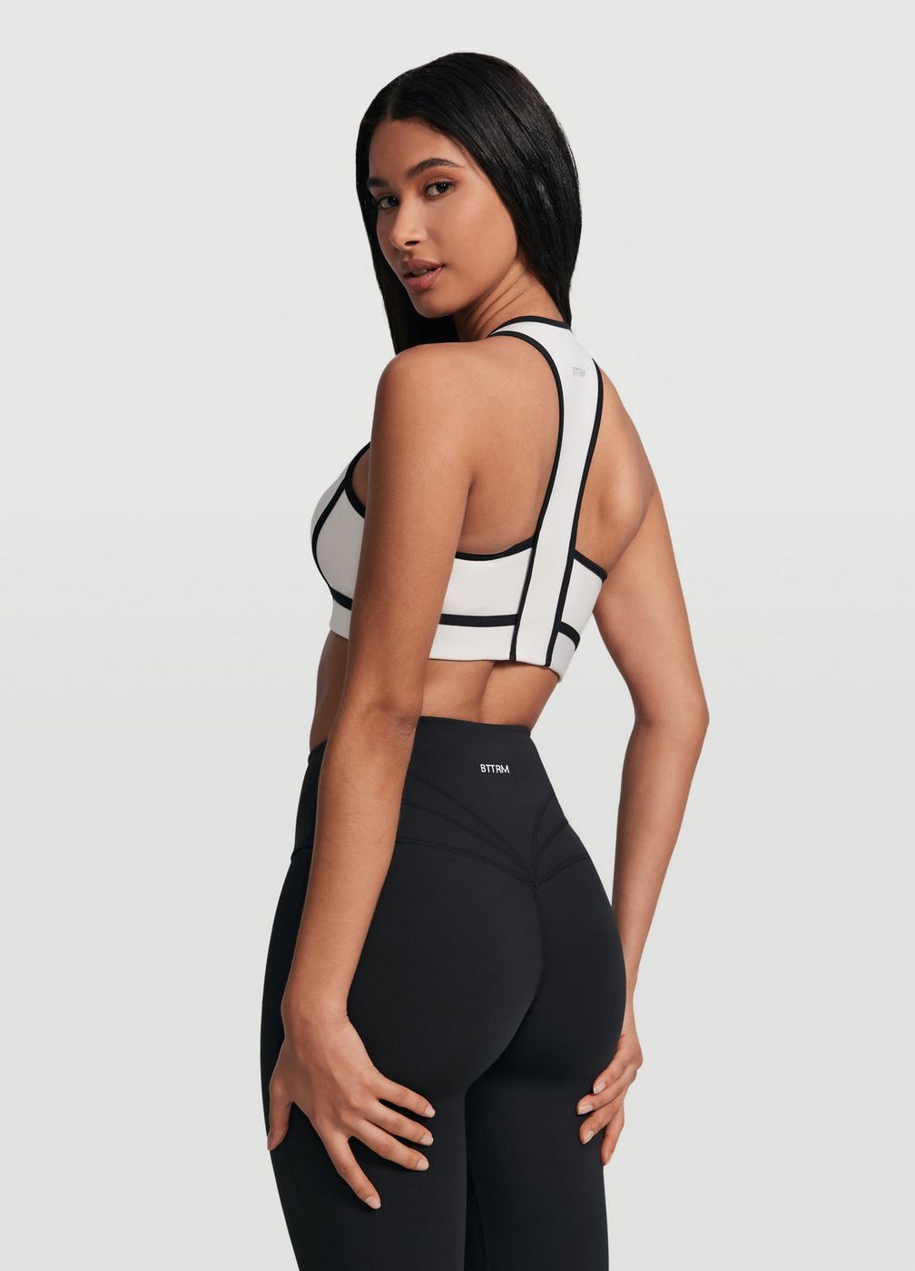 High-waisted Foxy Flare Leggings in Black, detail