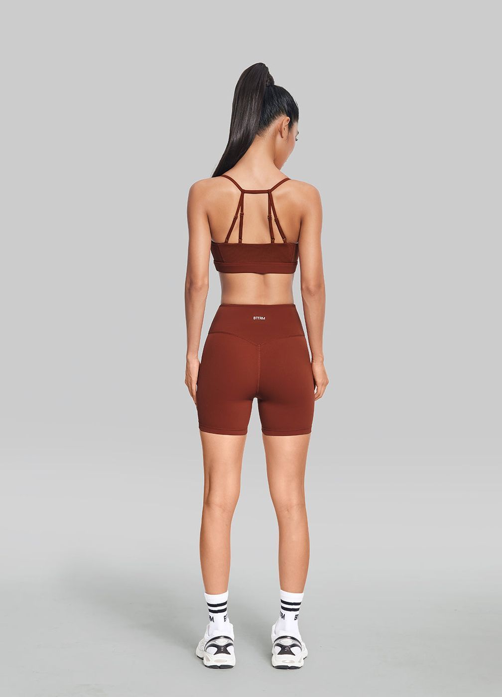 High-waisted Mesh Shorts in Rust Brown, detail