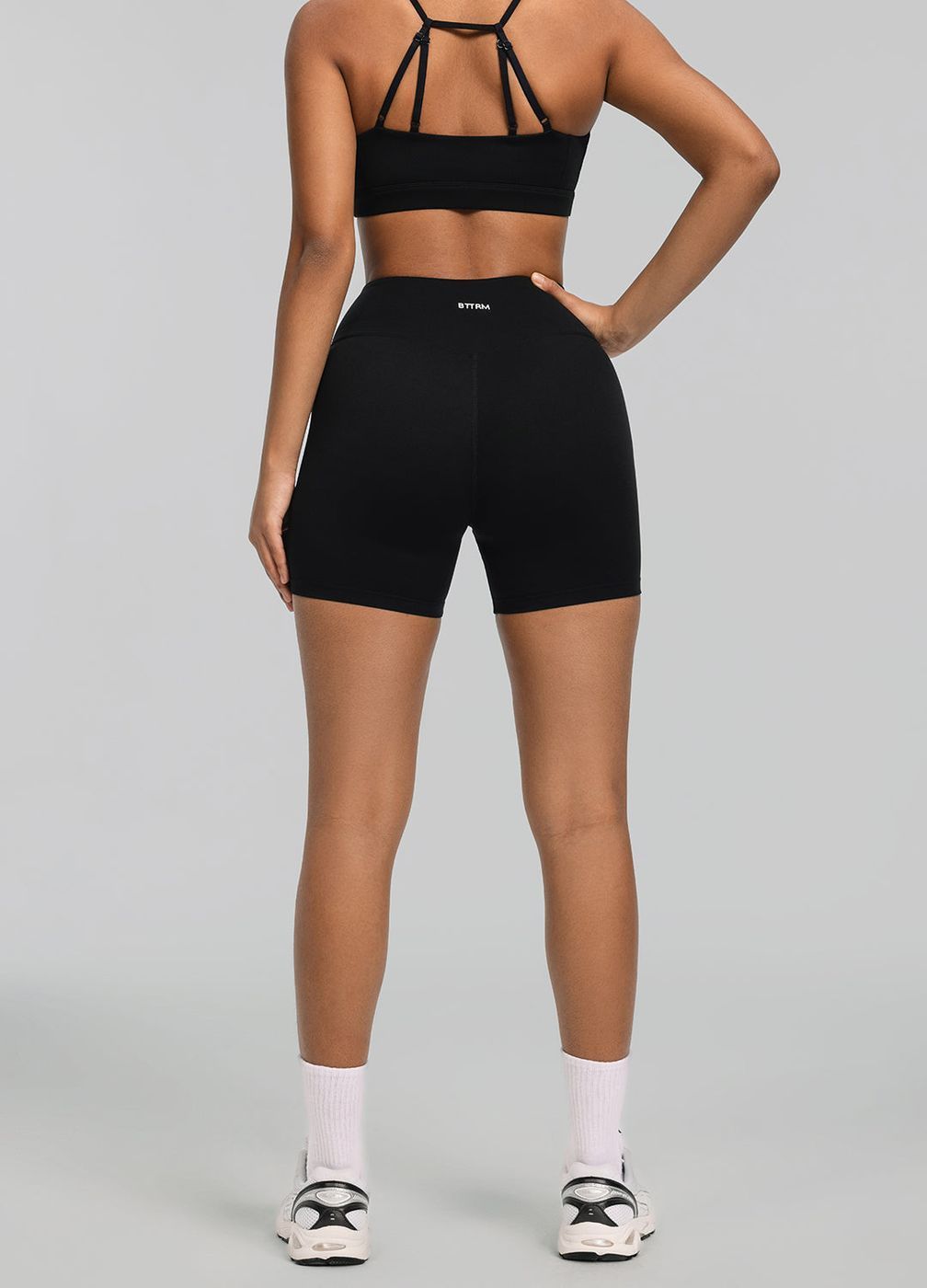 High-waisted Mesh Shorts in Black, detail
