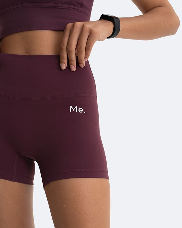 High-waisted Micro Shorts in Burgundy, detail
