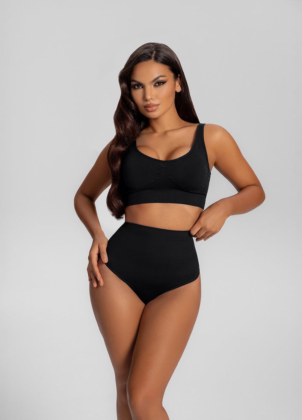 High-waisted Shaping Thong in Noir, second view