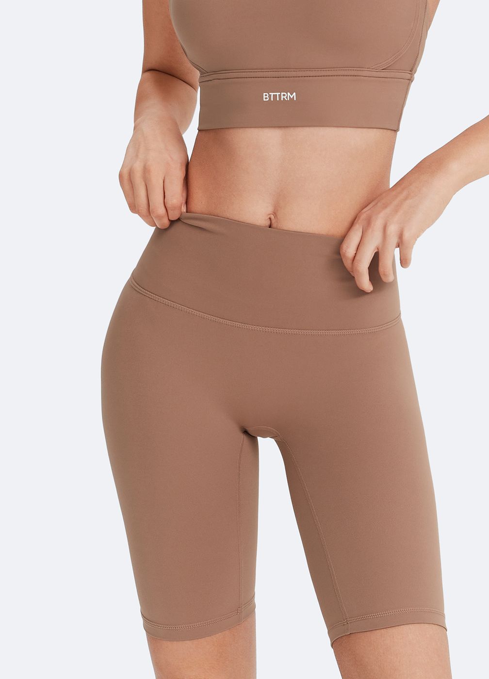 High-waisted Shorts in Sand, detail