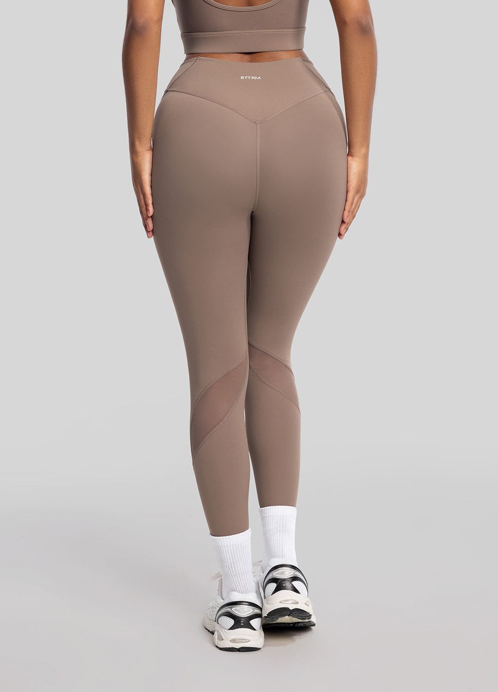 High-waisted Stretch Performance Leggings in Cocoa, detail