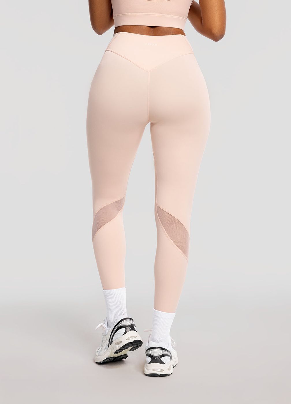 High-waisted Stretch Performance Leggings in Seashell, detail