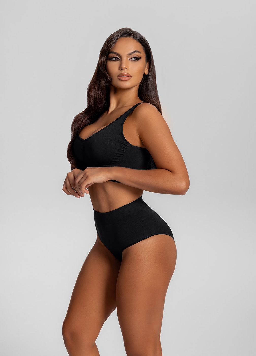 Mid-rise Butt-lifting Ing Briefs in Noir, second view