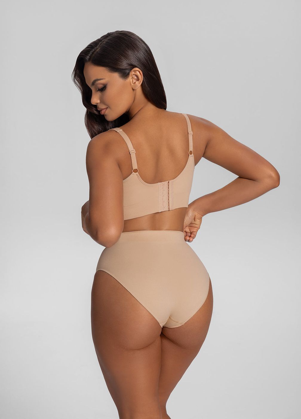 Mid-rise Butt-lifting Ing Briefs in Sand, detail