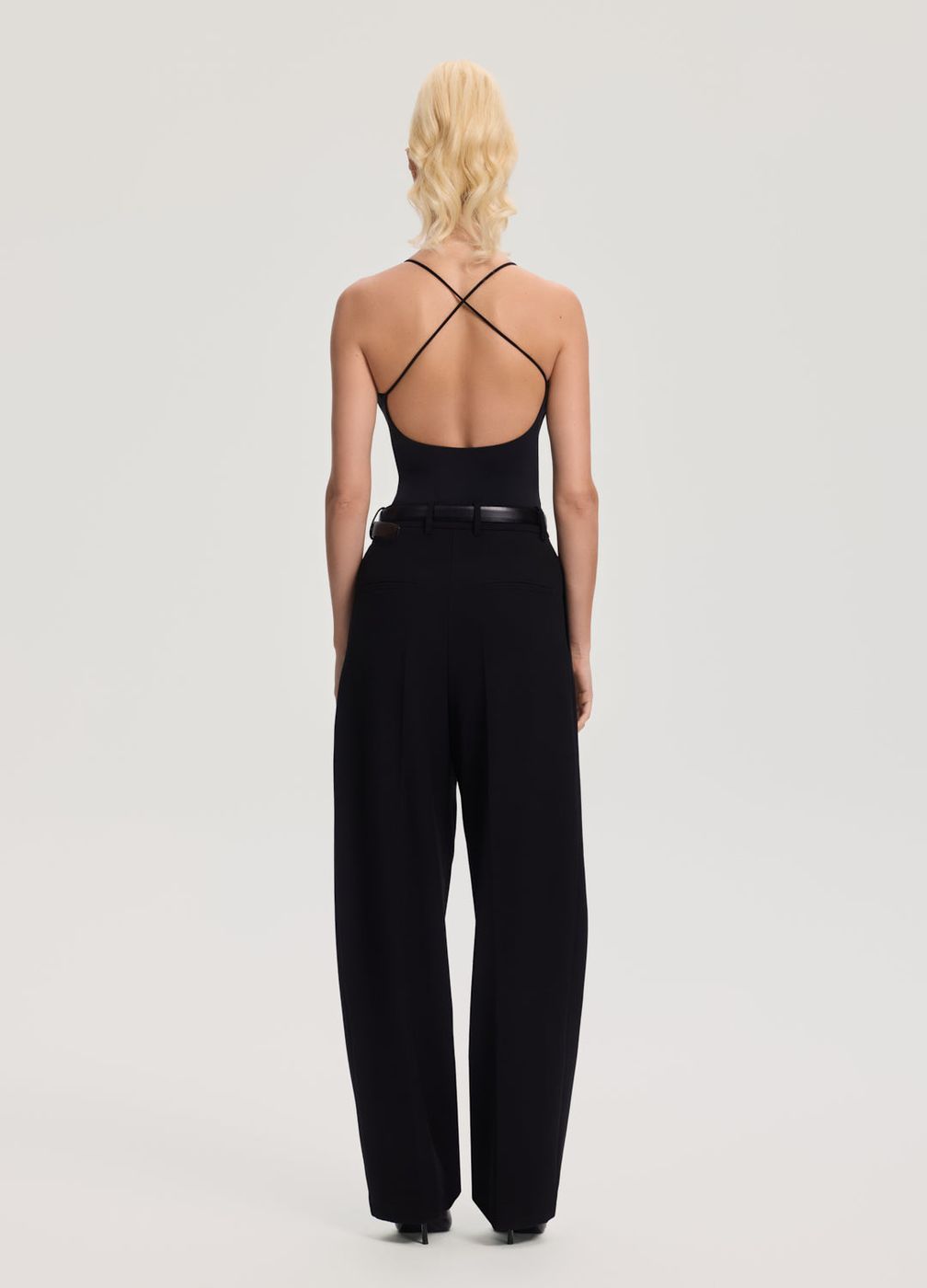 Mid Rise Wide-leg Pants in Black, detail