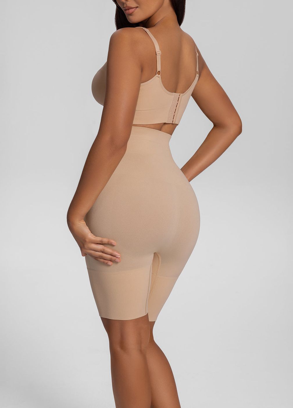 Mid-thigh Butt-lifting Ing Shorts in Sand, detail