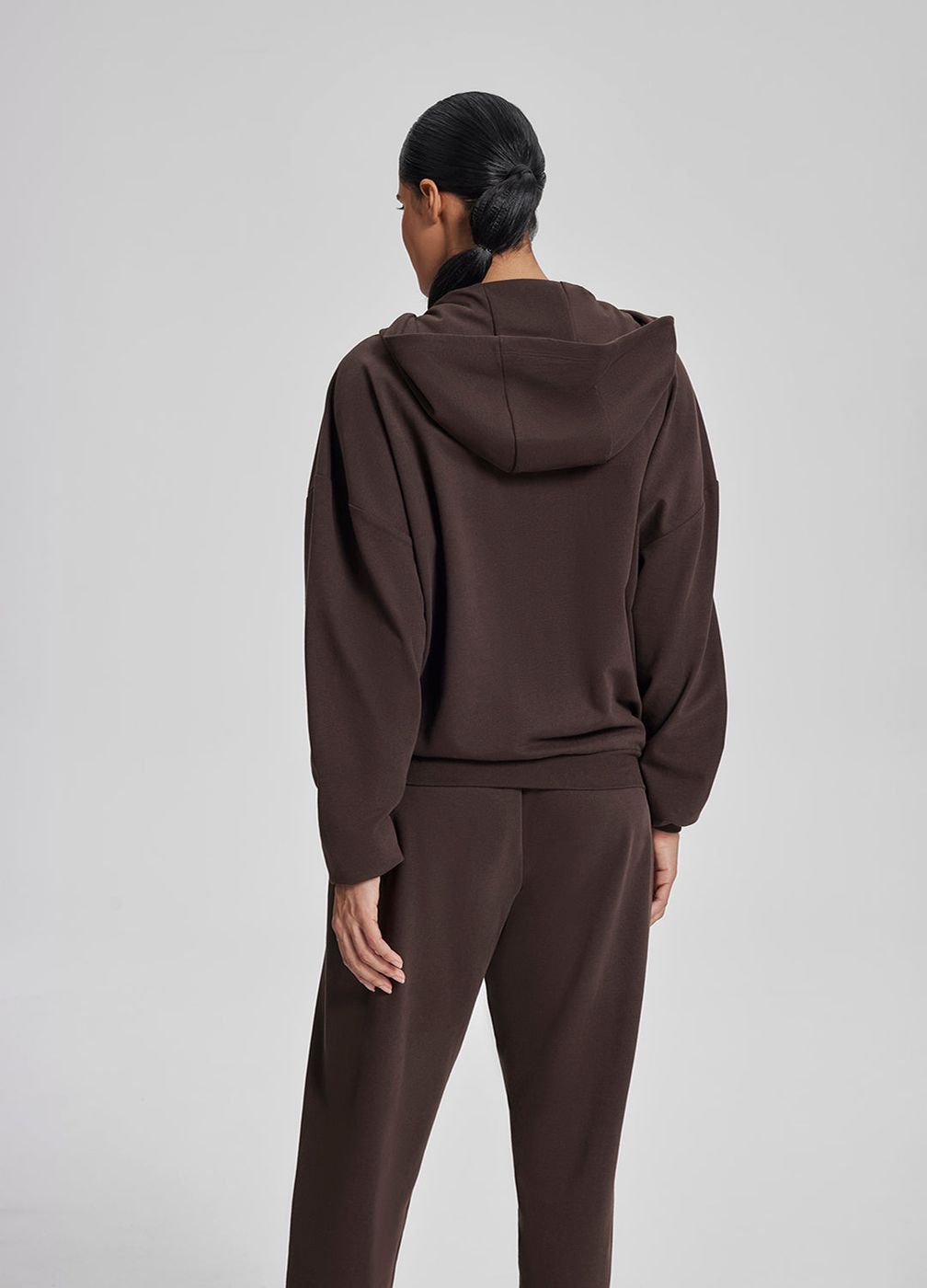 Relaxed Oversized Full Zipper Kangaroo in Chocolate, detail