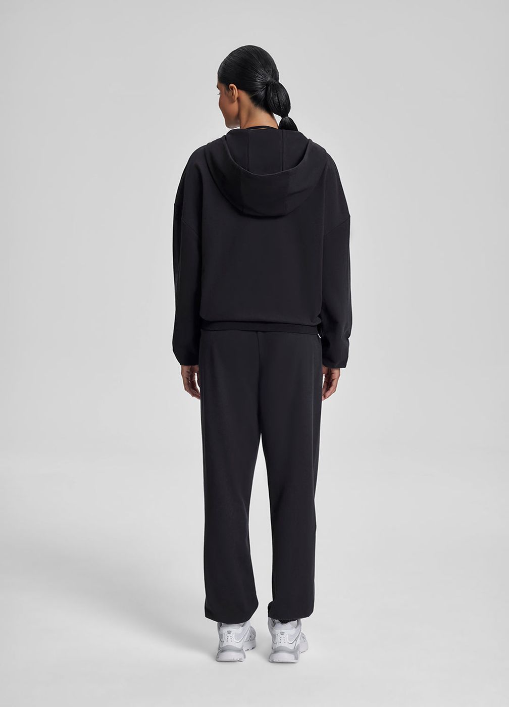 Relaxed Oversized Full Zipper Kangaroo in Black, detail