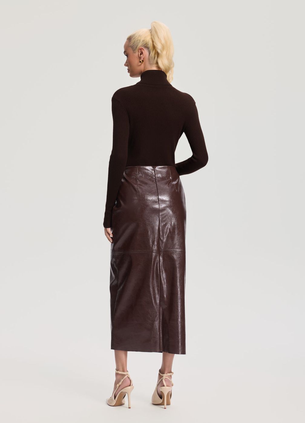Ribbed Wool Blend Turtleneck in Brown, detail