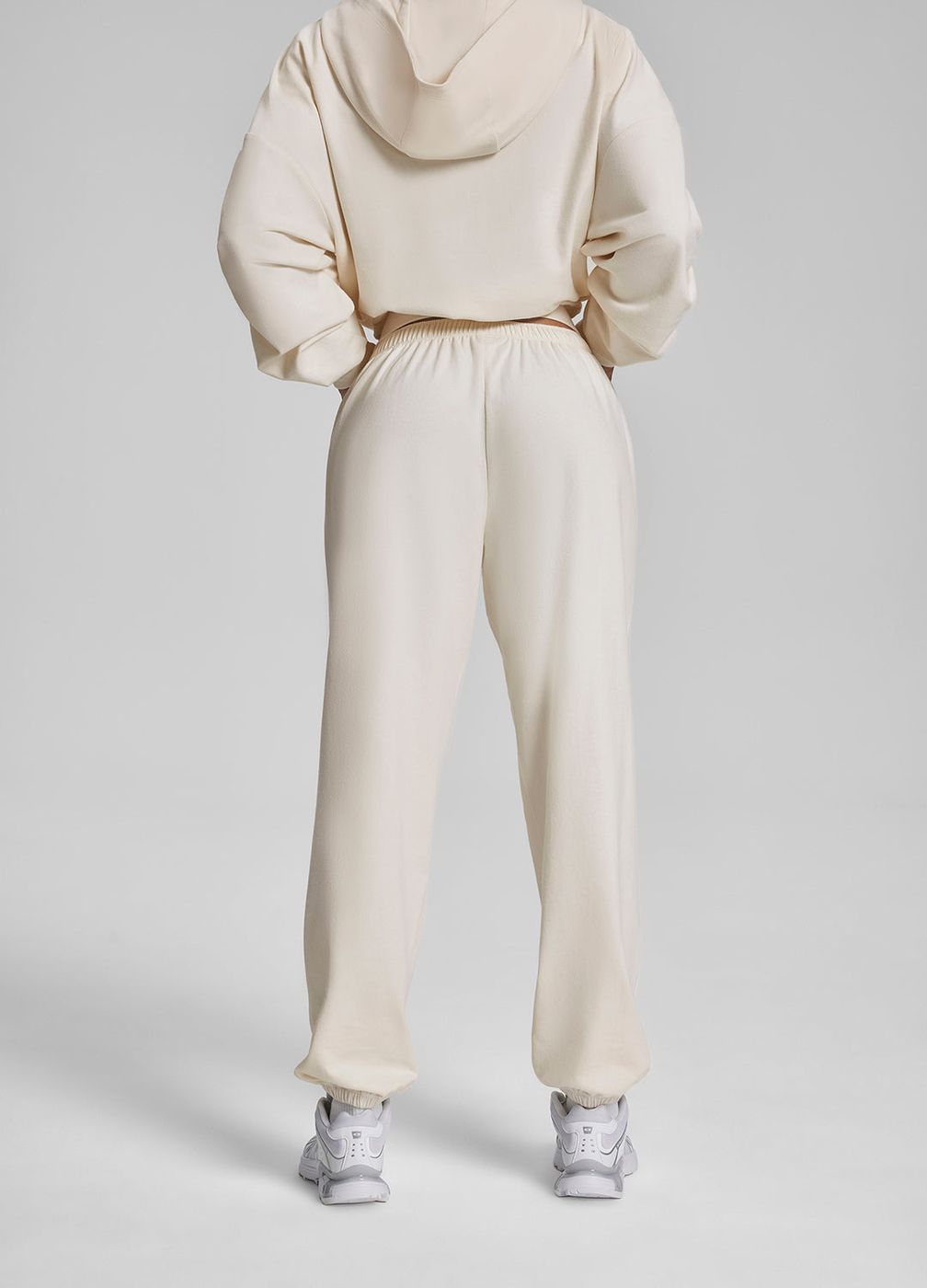 Slouchy Roomy Waistband Cozy Joggers in Ivory, detail