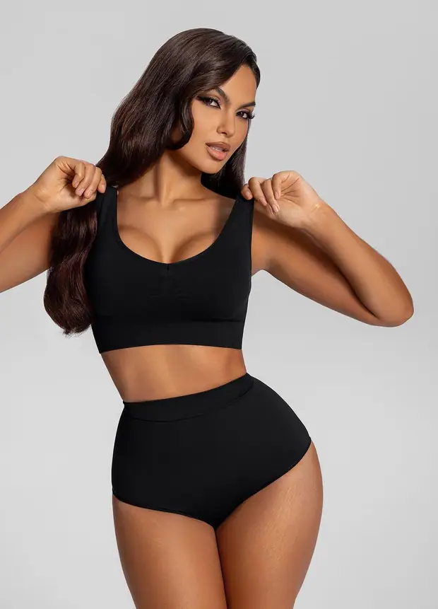Smoothing Support Shaping Bra in Noir, front view