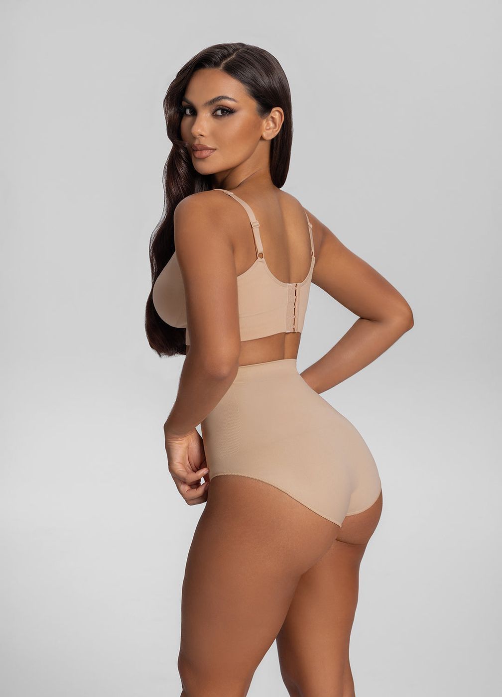 Smoothing Support Shaping Bra in Sand, detail