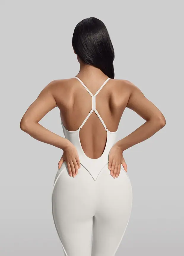 The back of a shelf-bra construction, band sitting level